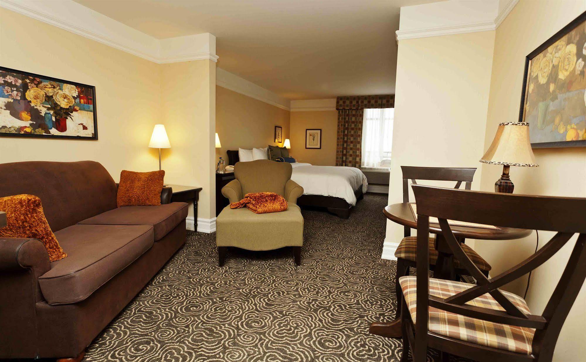 Le St-Martin Hotel & Suites Laval Bagian luar foto
